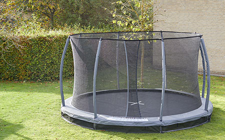 Alakíts ki egy trambulin parkot a kertben