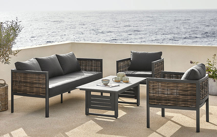 Fekete színű, gyorsan száradó kerti ülőgarnitúra egy kanapéval, 2 fotellel és egy állítható magasságú asztallal