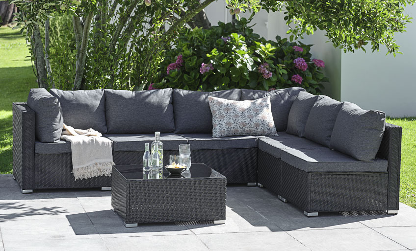 Luxus elemes kerti bútor szett egy teraszon