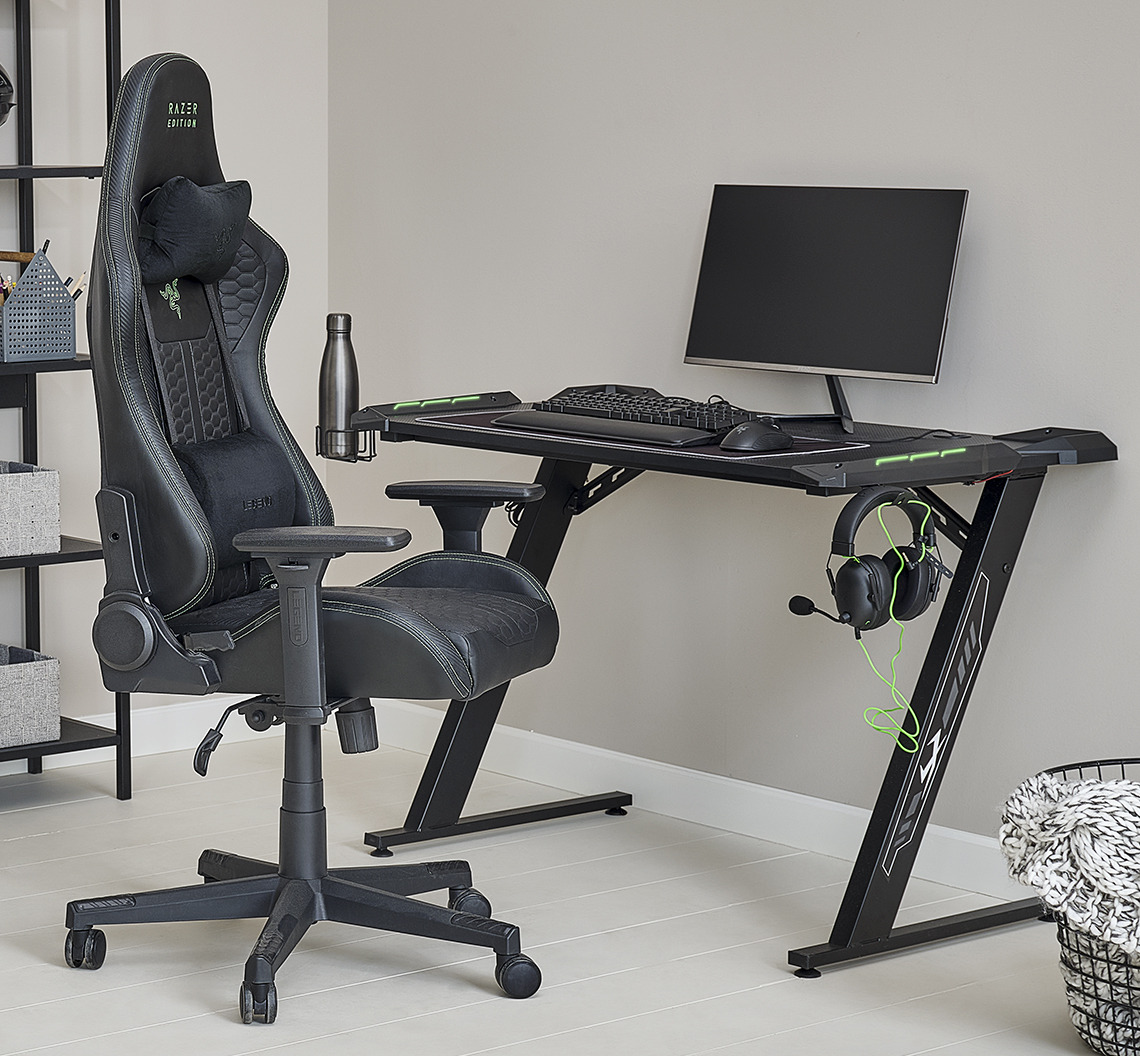 LINDHOLM gamer asztal és TYPE Z RAZER gamer szék Gamer asztal LED fényekkel és pohártartóval