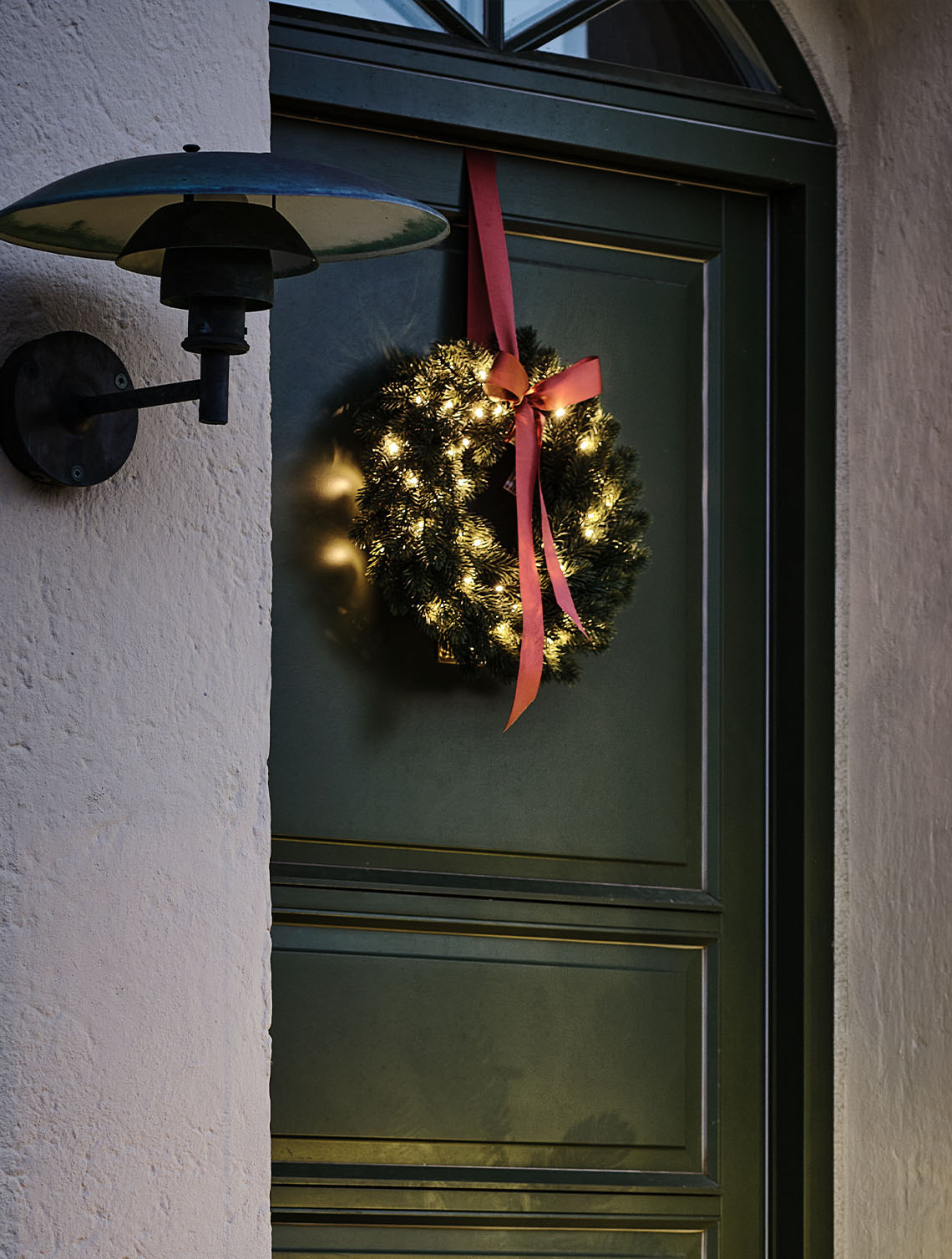 FENRIS koszorú beépített időzítővel Kültéri karácsonyi koszorú kis fényekkel az ajtóra lógatva