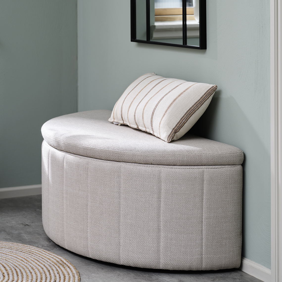 Világos színű előszoba pad