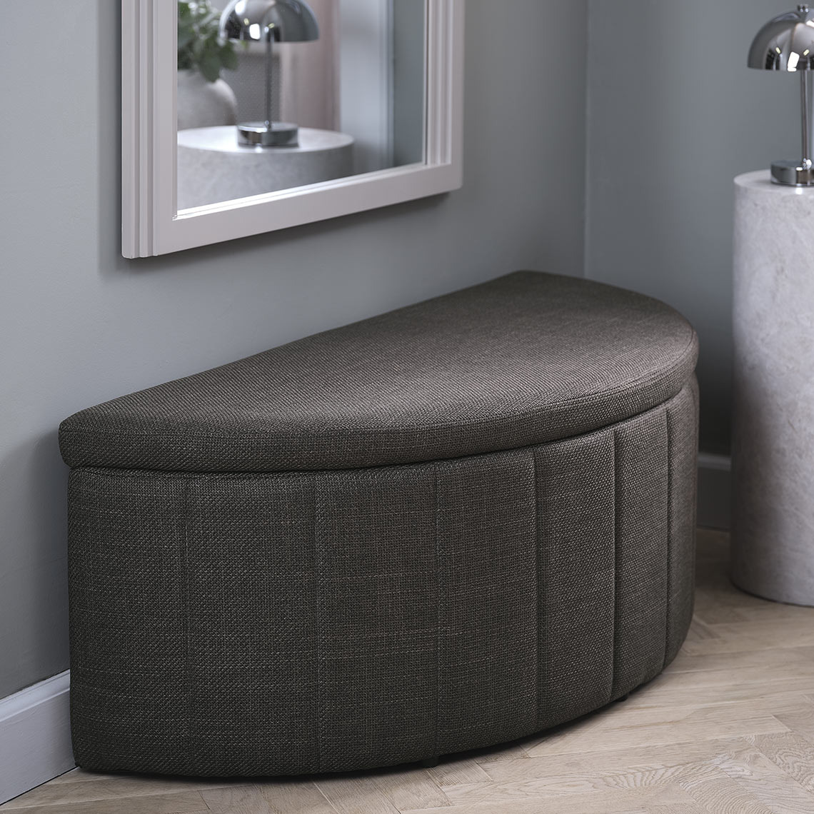 Sötét színű előszoba pad