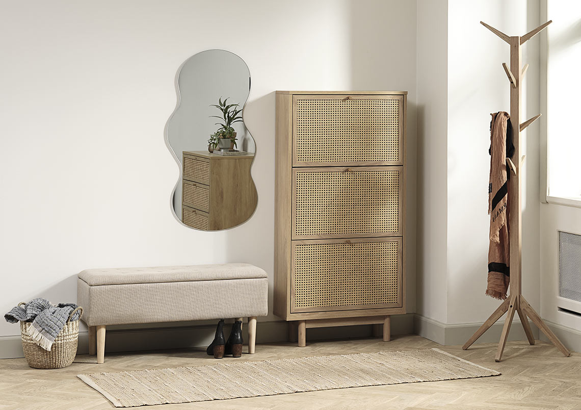 Előszoba előszoba paddal és cipősszekrénnyel