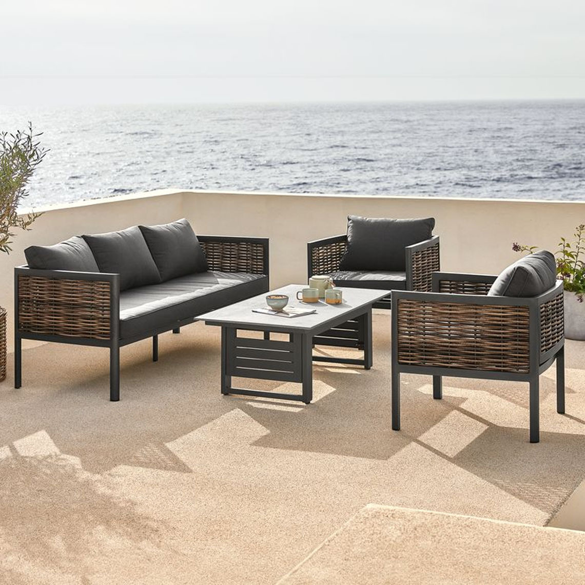 Polyrattan kerti ülőgarnitúra gyorsan száradó tulajdonságokkal