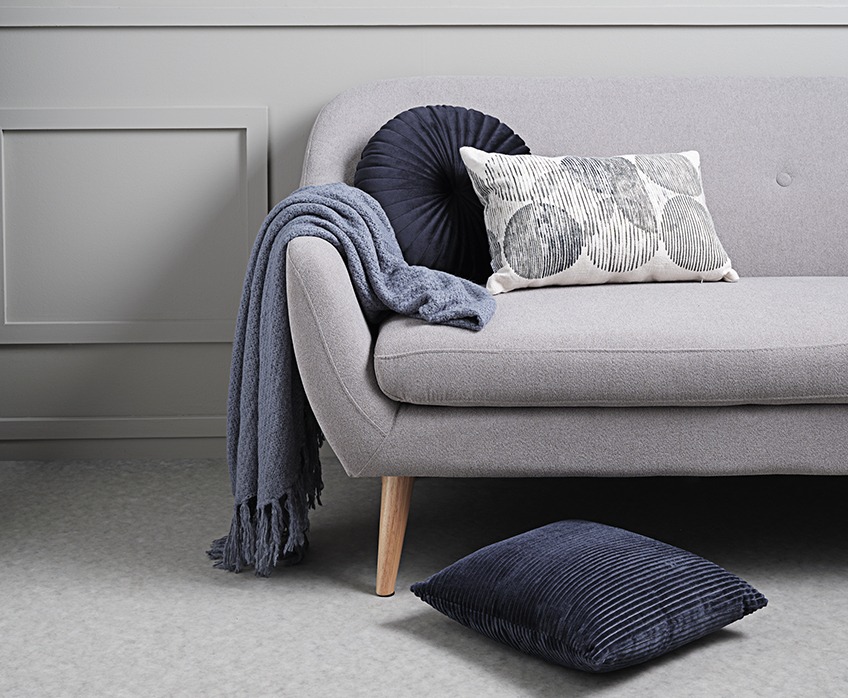 EGEDAL sofa with LINNEA throw and DUNHAMMER, KUGLEASK, VILLMORELL cushions Sofa with throw and sofa cushions
