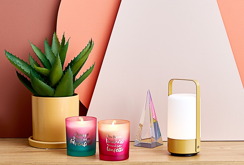AXEL plant pot with artificial plant, PALLE candles, TRULS ornament and VILLY battery lamp Ceramic plant pot with artificial plant, candles, ornament and battery operated lamp