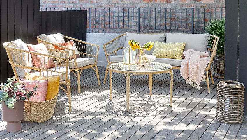 LJUNGHUSEN lounge set with JOHN planter, SIVHAUK lantern and different cushions Lounge set with planter, garden lantern and cushions