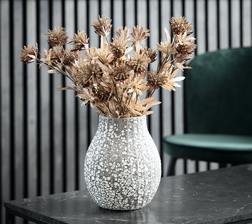 Váza művirágcsokorral nappali dekoráció