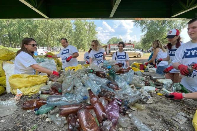 1,5 tonna szeméttől szabadította meg a JYSK a Bodrog partját